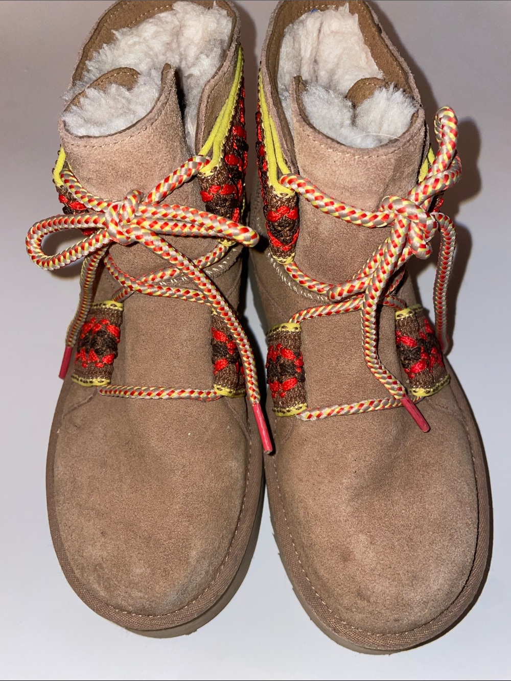 UGG Tan Suede Platform Ankle Boots  Red Embroidered Trim good condition size 7 - Picture 2 of 6